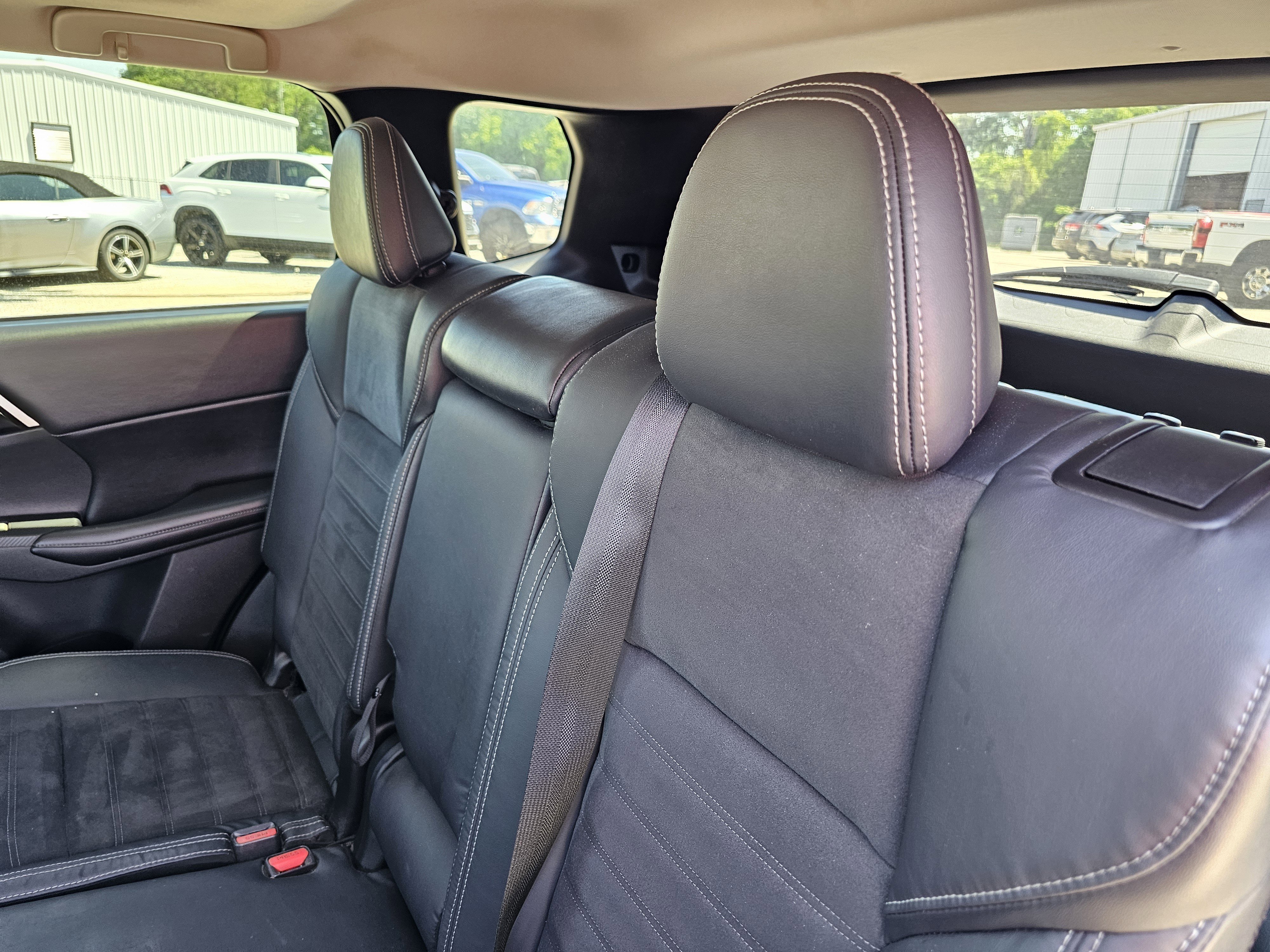 Used 2022 Black Diamond Mitsubishi SE Launch Edition image 33