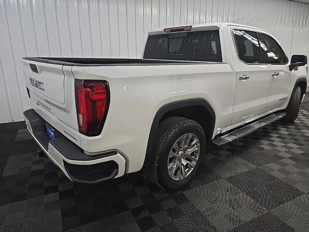 Used 2021 White GMC Denali image 10