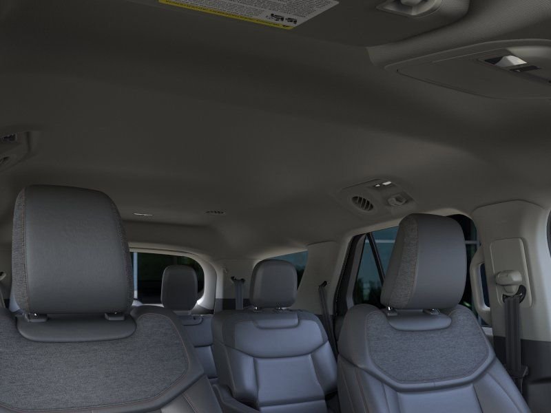 New 2026 Star White Metallic Tri-Coat Ford Active image 48