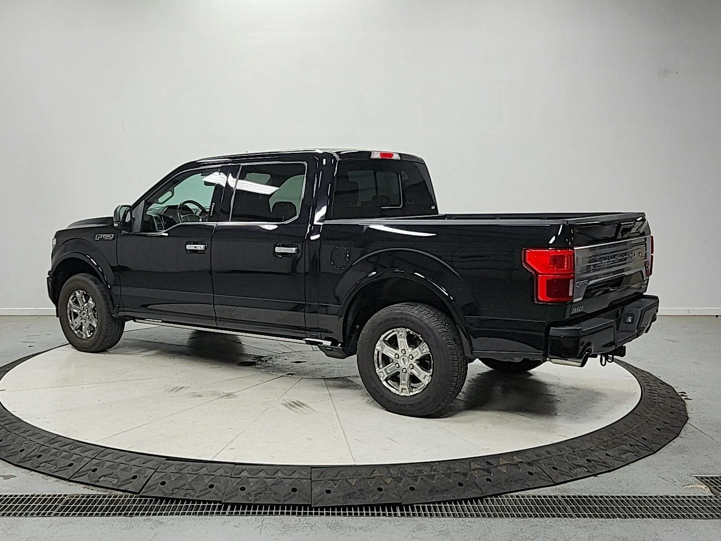 Used 2020 Black Ford Limited image 5