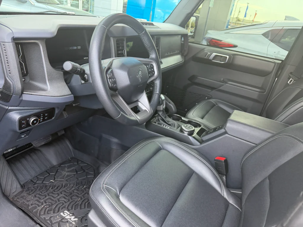 Used 2025 Gray Ford Badlands image 12