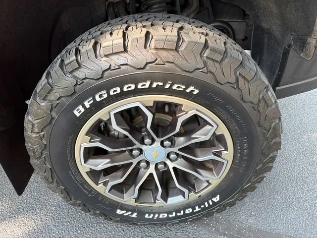 Used 2018 RED HOT Chevrolet 4WD ZR2 image 12