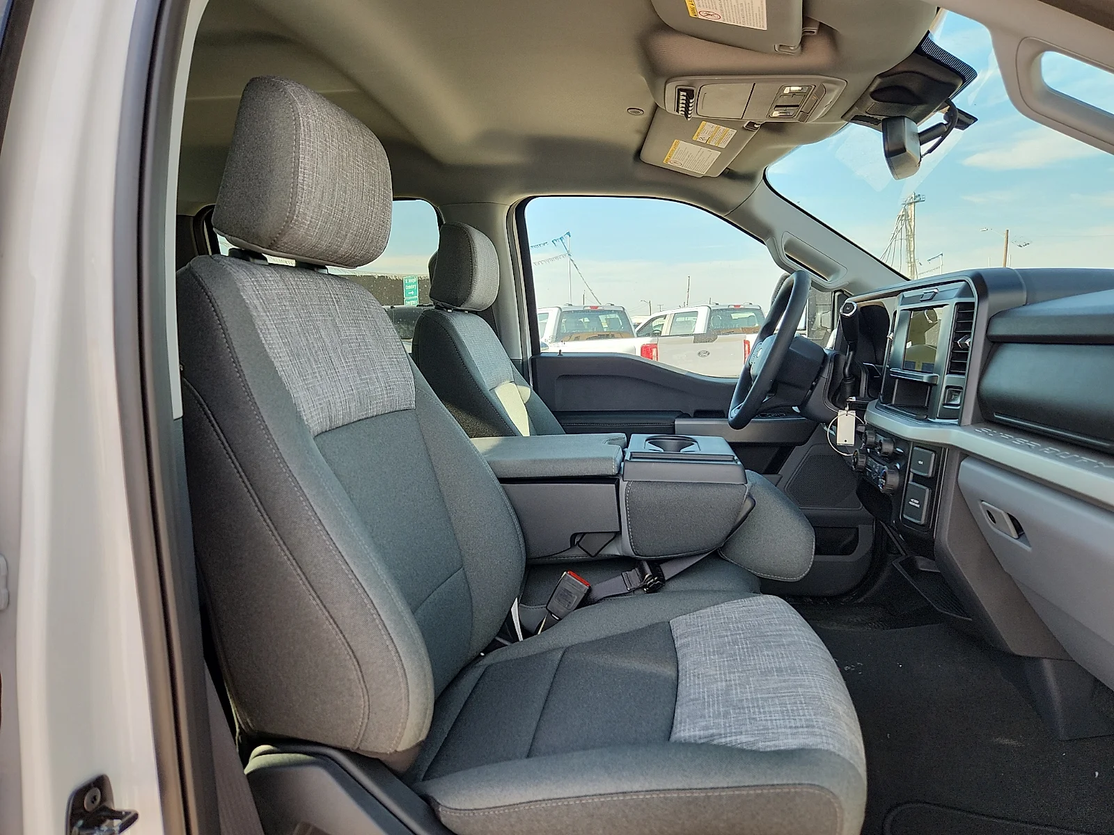 New 2027 Oxford White Ford XLT image 20