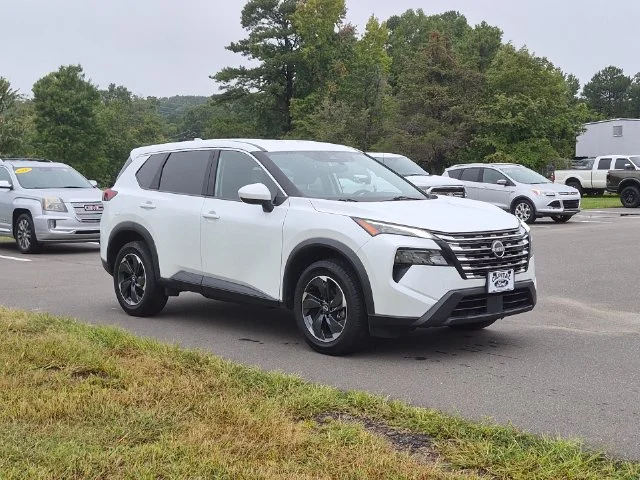 Used 2025 White Nissan SV image 15