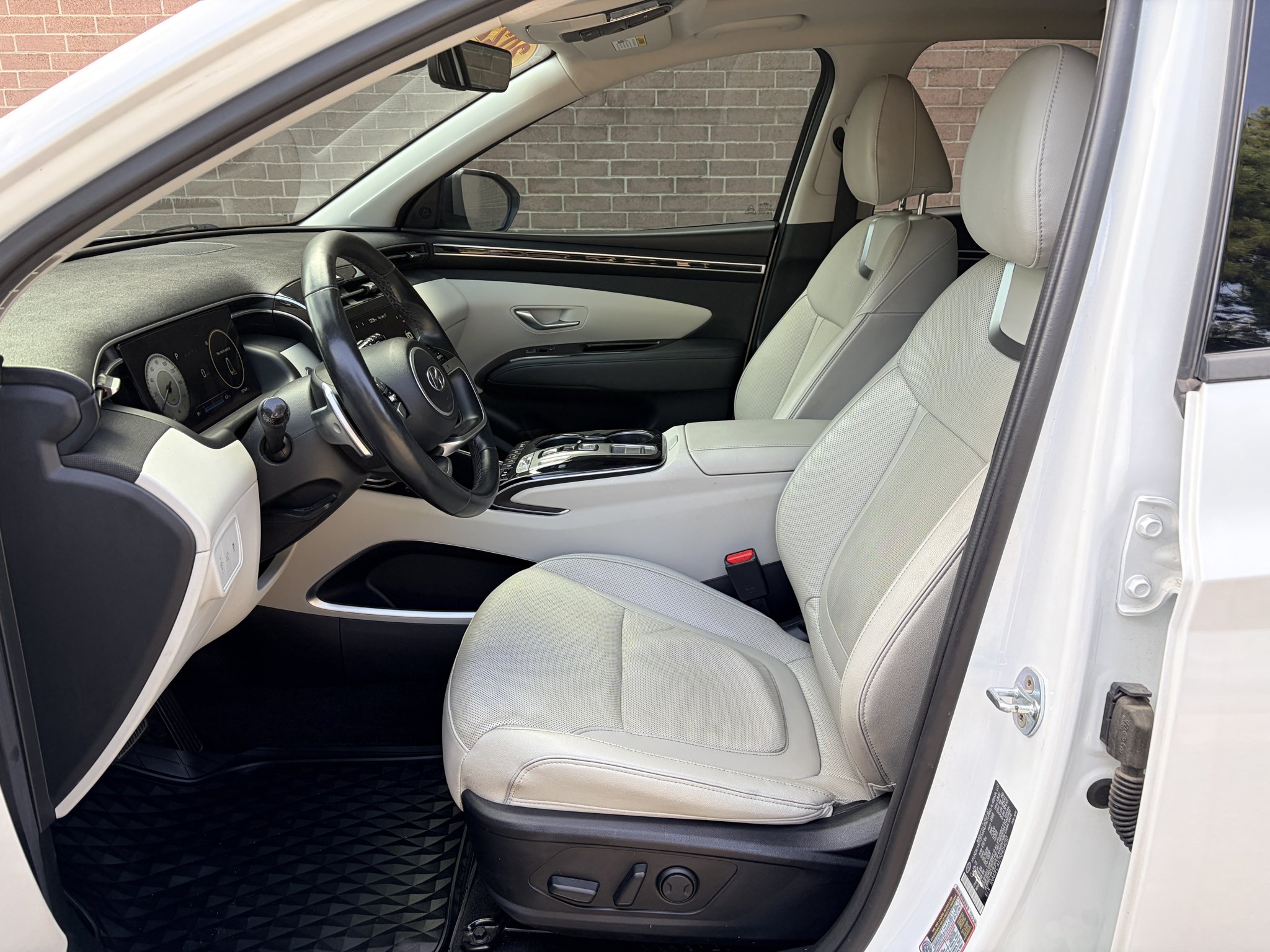 Used 2022 Quartz White Hyundai Limited image 11