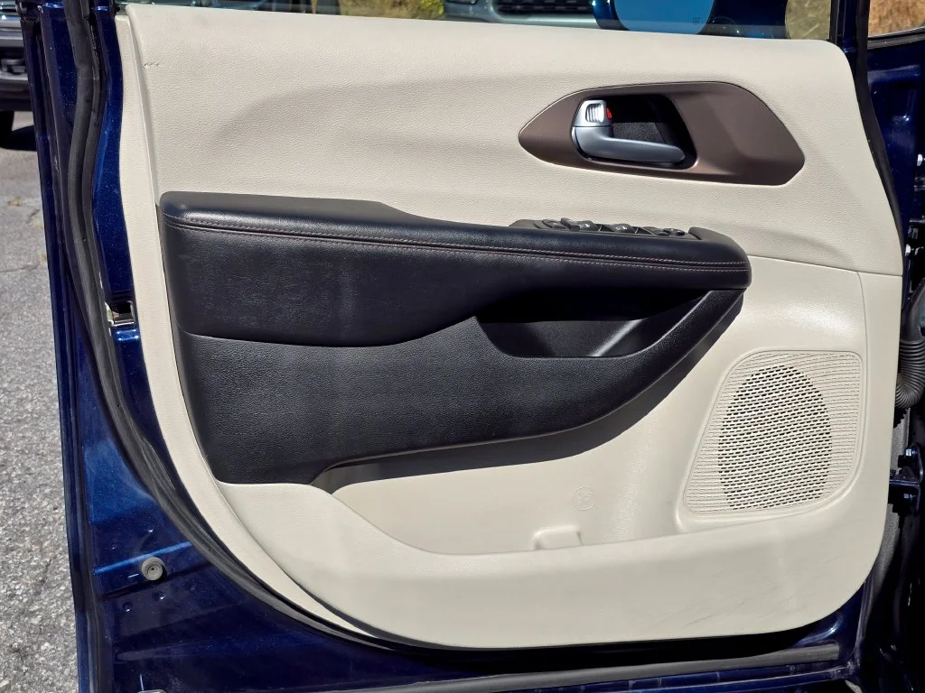 Used 2018 Blue Chrysler Touring L Plus image 45