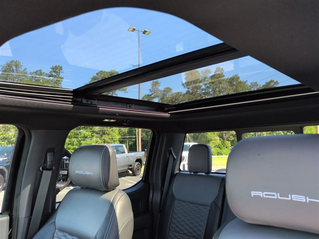 Used 2023 Black Ford XLT image 19