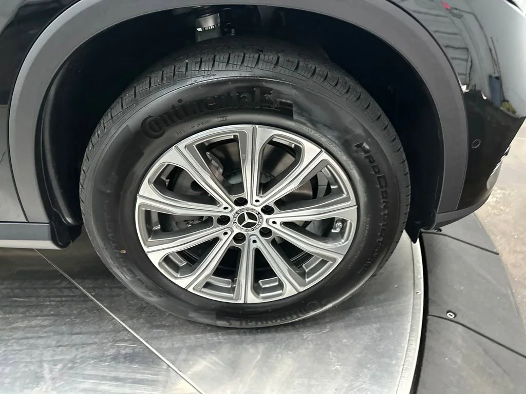 New 2026 Black Mercedes-Benz GLC 300 image 9