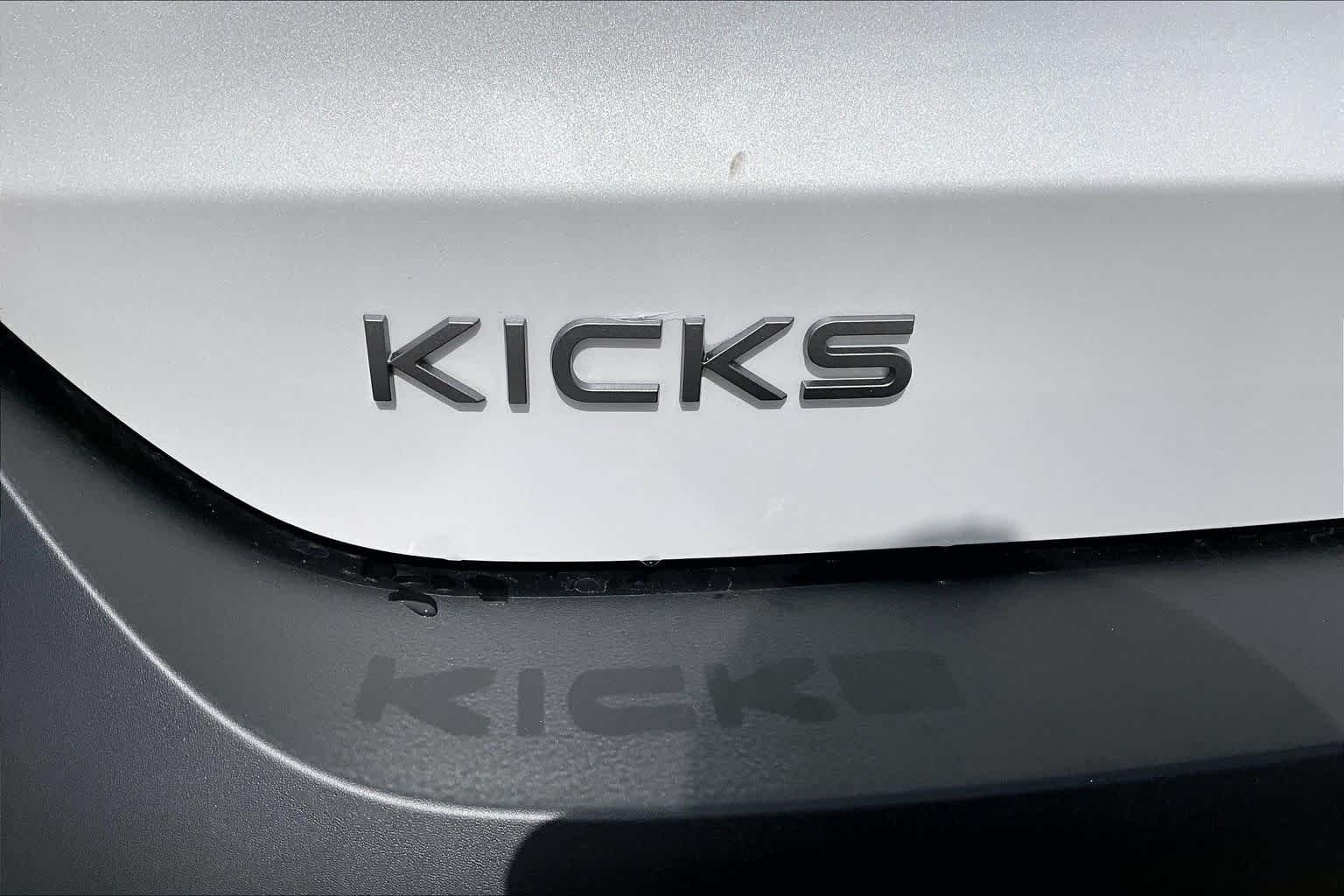 New 2026 Aspen White TriCoat / Super Black Two-tone Nissan SR image 8