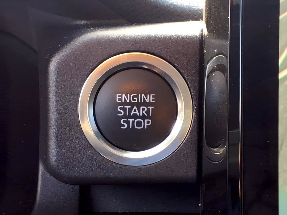 Used 2025 Wind Chill Pearl Toyota Limited image 20