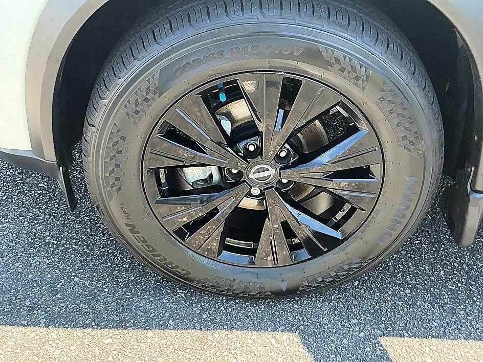 Certified Used 2023 Gun Metallic Nissan SV image 10
