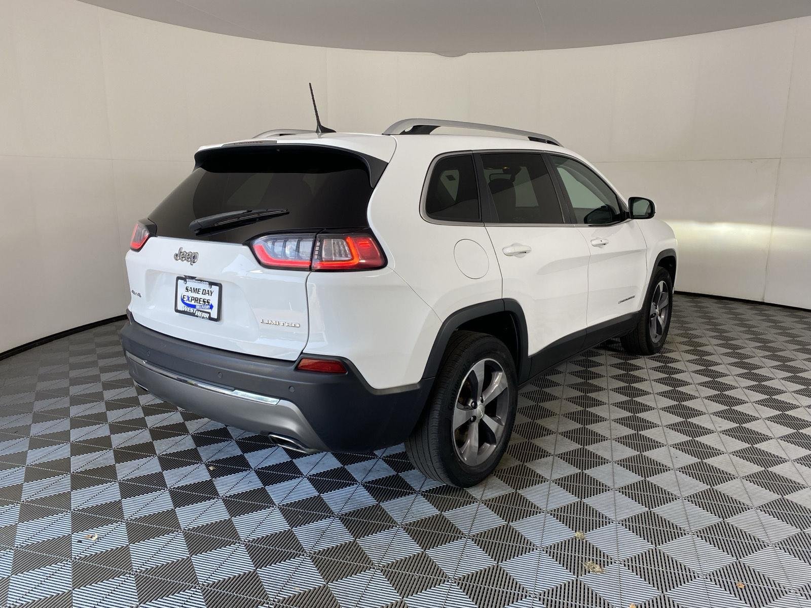 Used 2019 Bright White Clearcoat Jeep Limited image 9