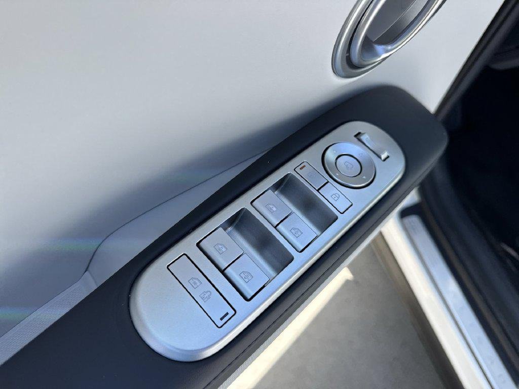 New 2027 Creamy White Pearl Hyundai Calligraphy image 15