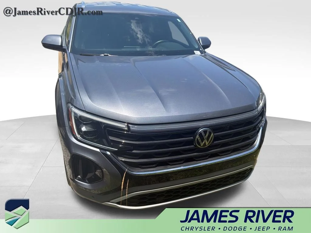Used 2024 Gray Volkswagen 2.0T SE w/Technology image 3