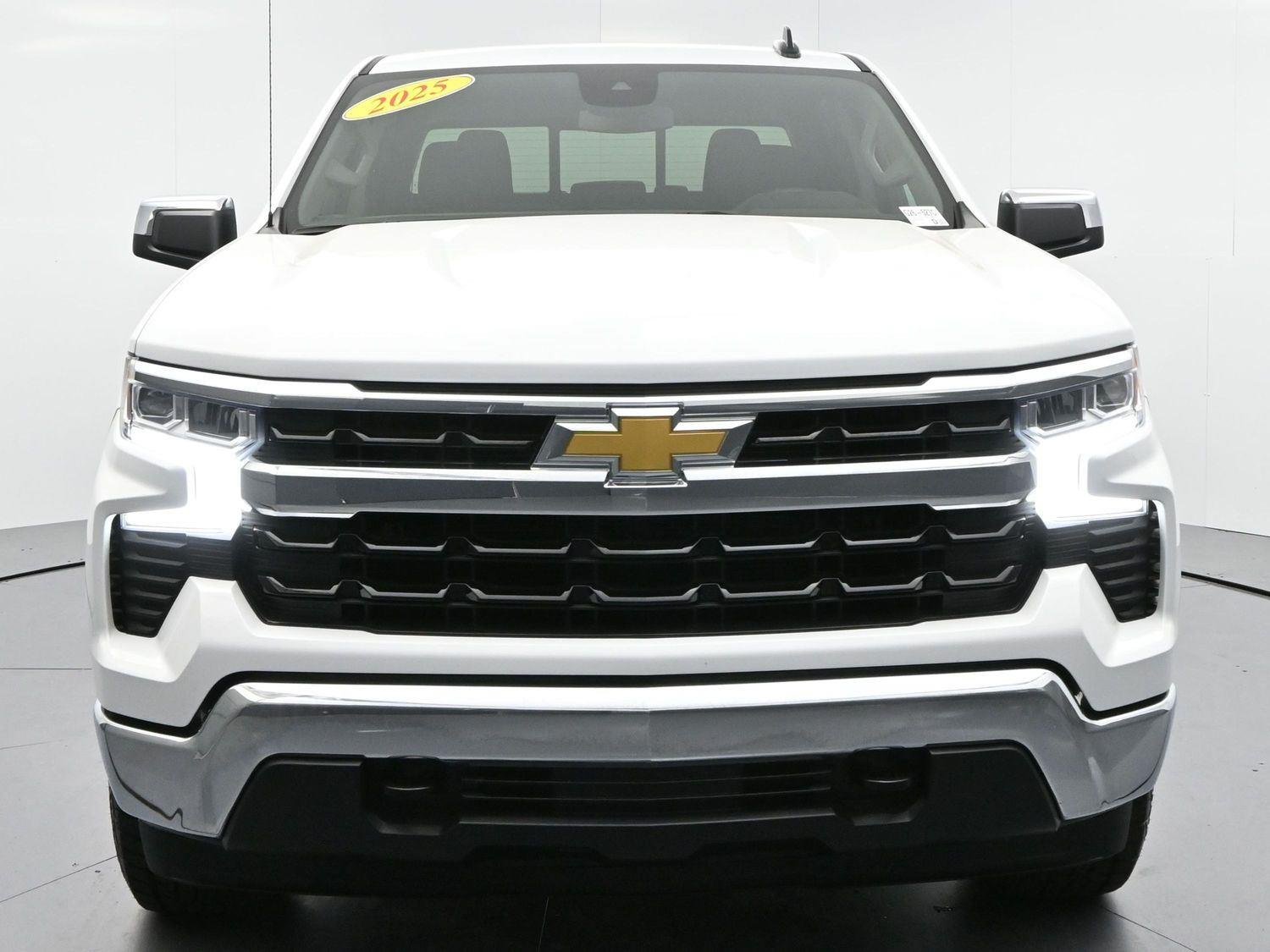 Used 2025 Summit White Chevrolet LT image 3