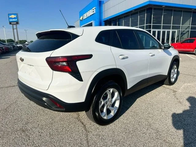 Used 2025 Summit White Chevrolet LS image 6