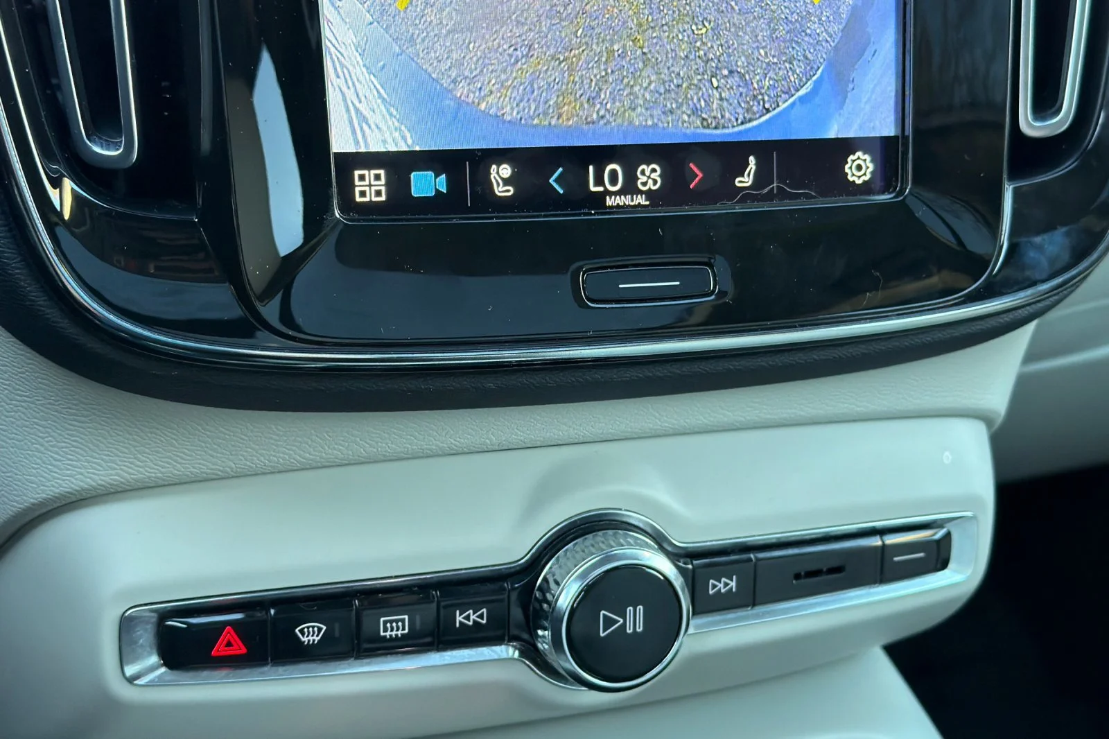 Used 2023 ONYX BLACK Volvo Plus Dark Theme image 20