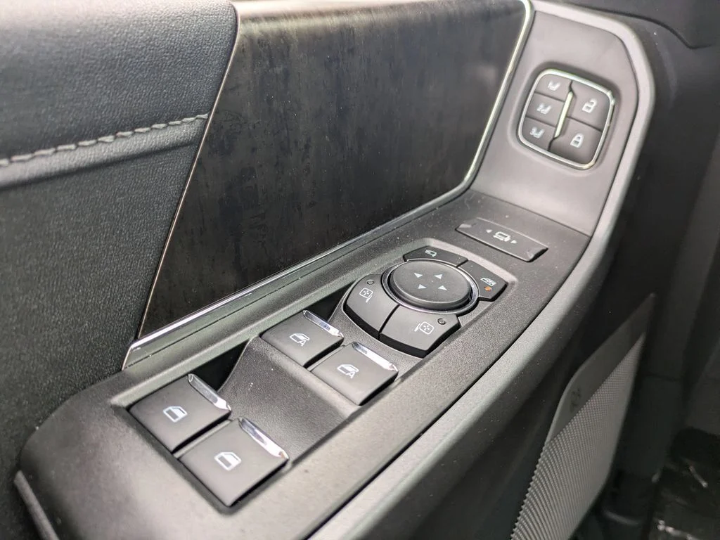 2025 Ford F-550 Super Duty Chassis Cab Lariat - Photo 23