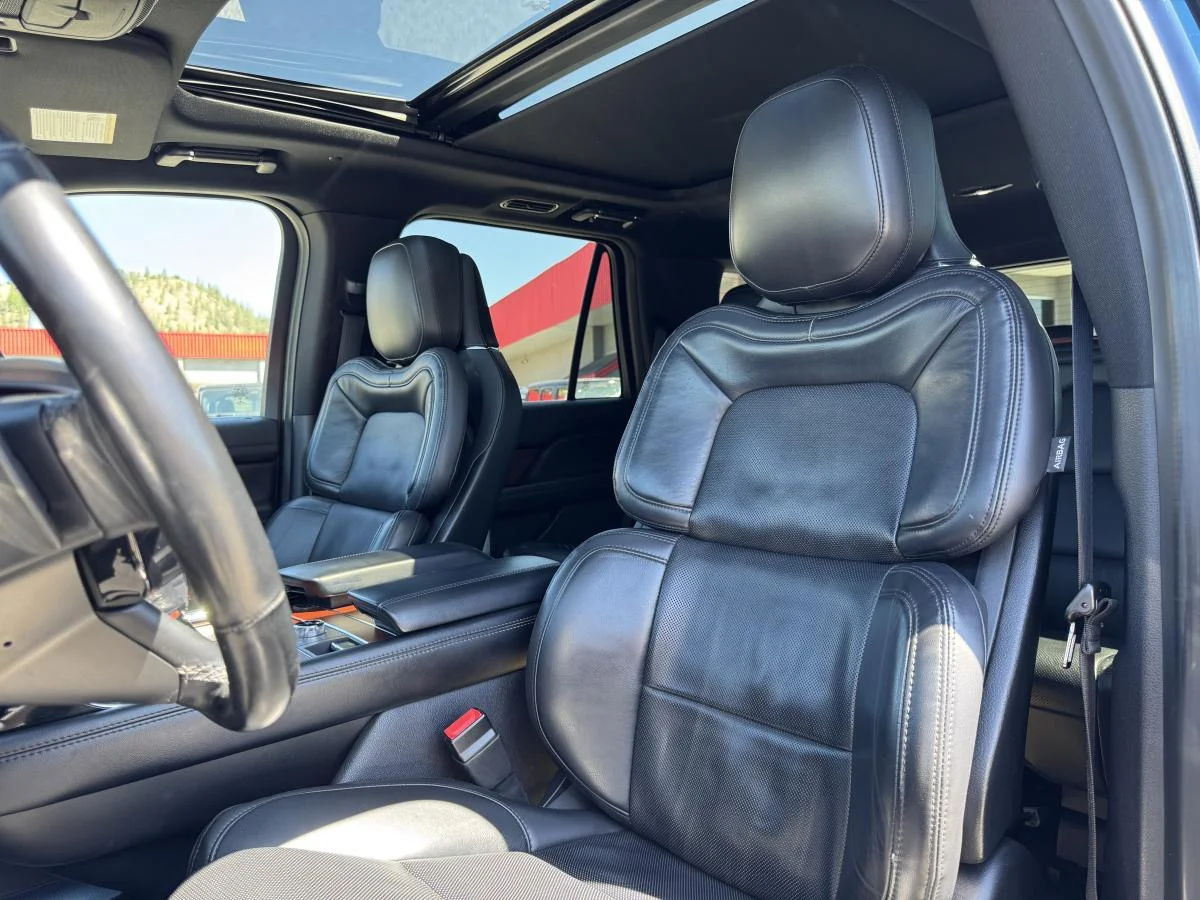 Used 2020 Blue Lincoln Reserve image 16