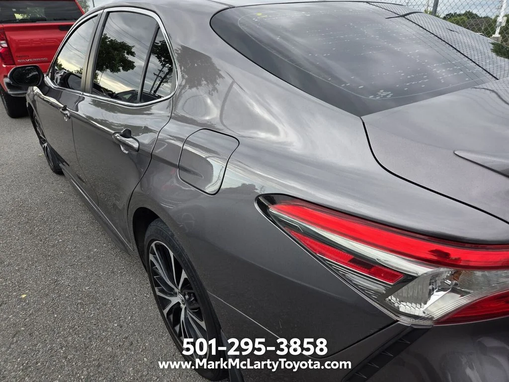Used 2018 Gray Toyota SE image 7