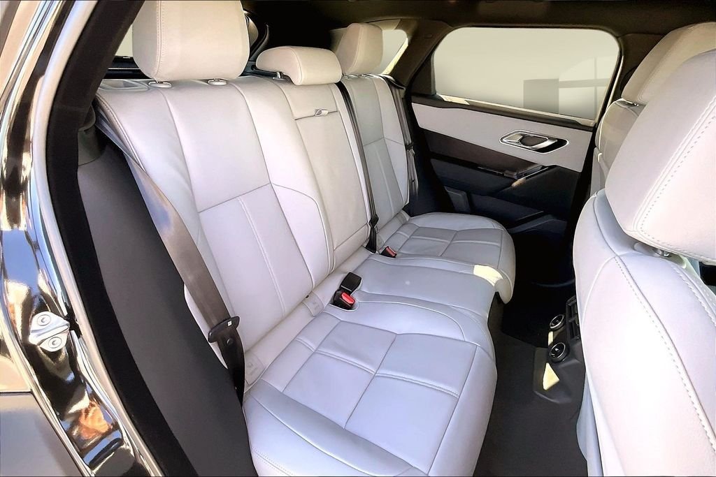 New 2026 SANTORINI BLACK Land Rover Dynamic SE image 10