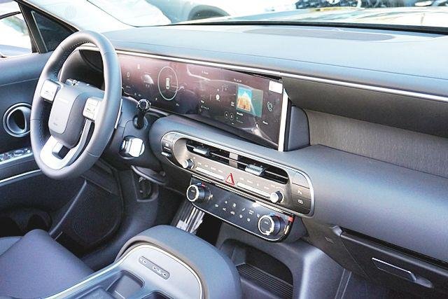 New 2026 Black Hyundai SEL FWD image 12