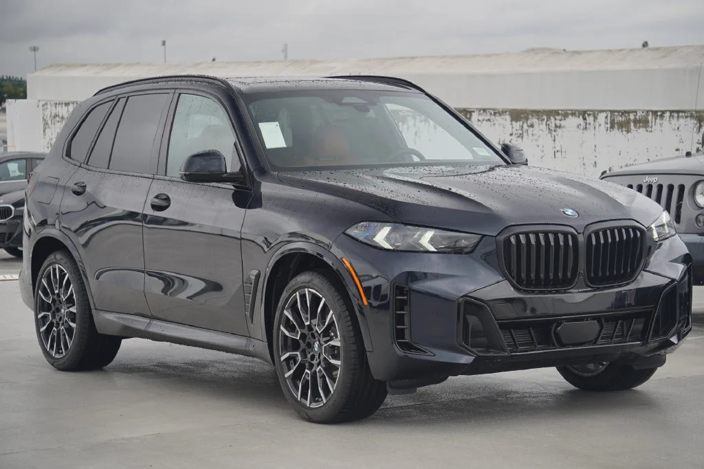 Used 2026 Black BMW xDrive40i image 3