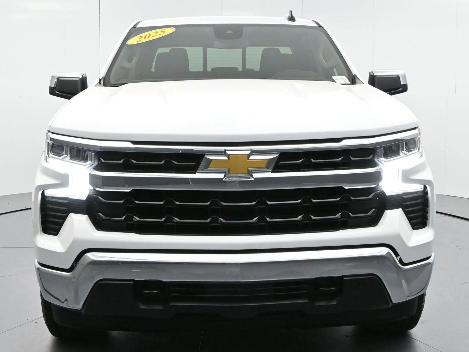 Used 2025 Summit White Chevrolet LT image 3