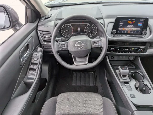 Used 2025 Gray Nissan SV image 12