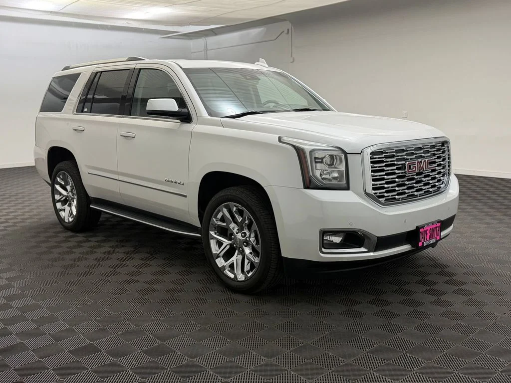 Used 2019 White Frost Tricoat GMC Denali image 7