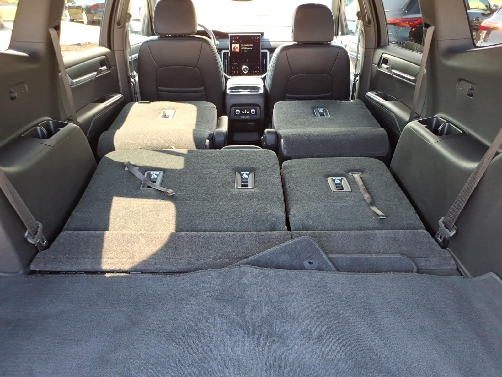 Used 2026 Summit White GMC AWD Elevation image 31