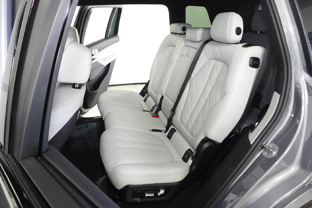 Used 2023 Skyscraper Gray Metallic BMW xDrive40i image 22
