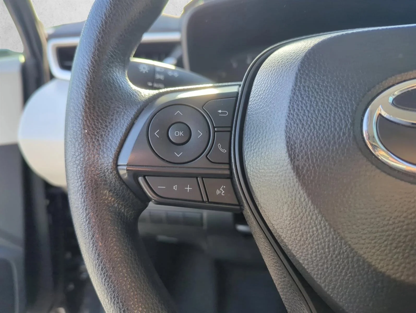 Used 2025 Underground Toyota LE image 14