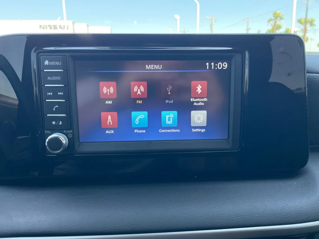 Used 2025 Blue Nissan S image 19