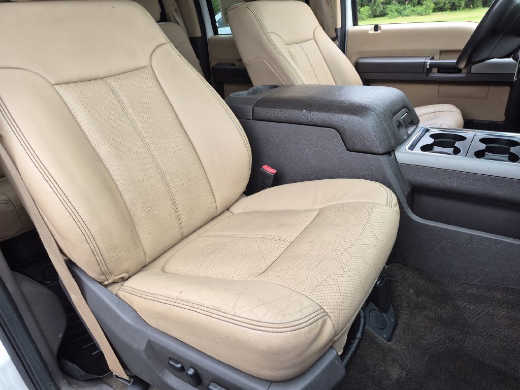 Used 2016  Ford Lariat image 30