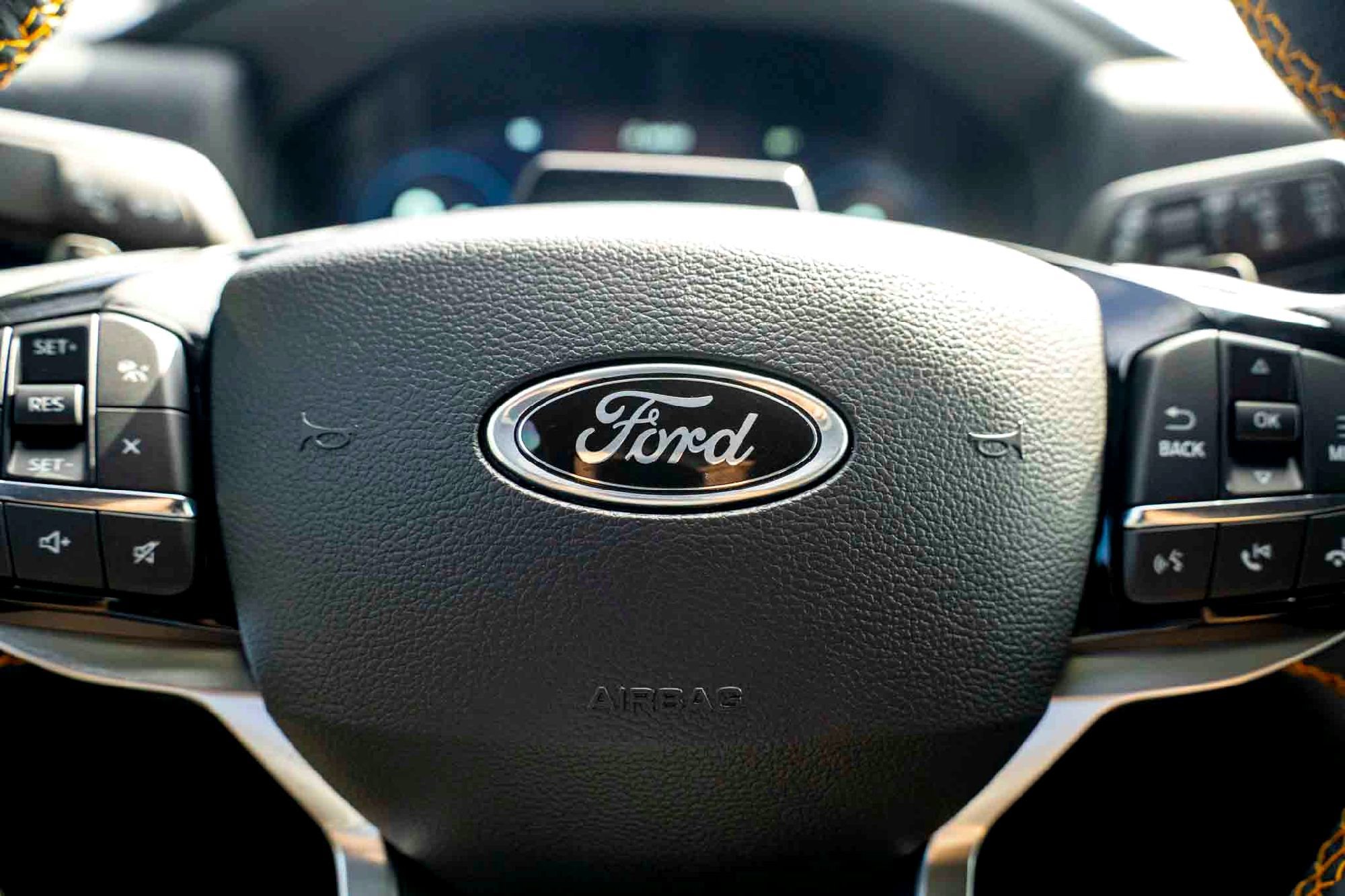 New 2026 Carbonized Gray Metallic Ford Tremor image 12