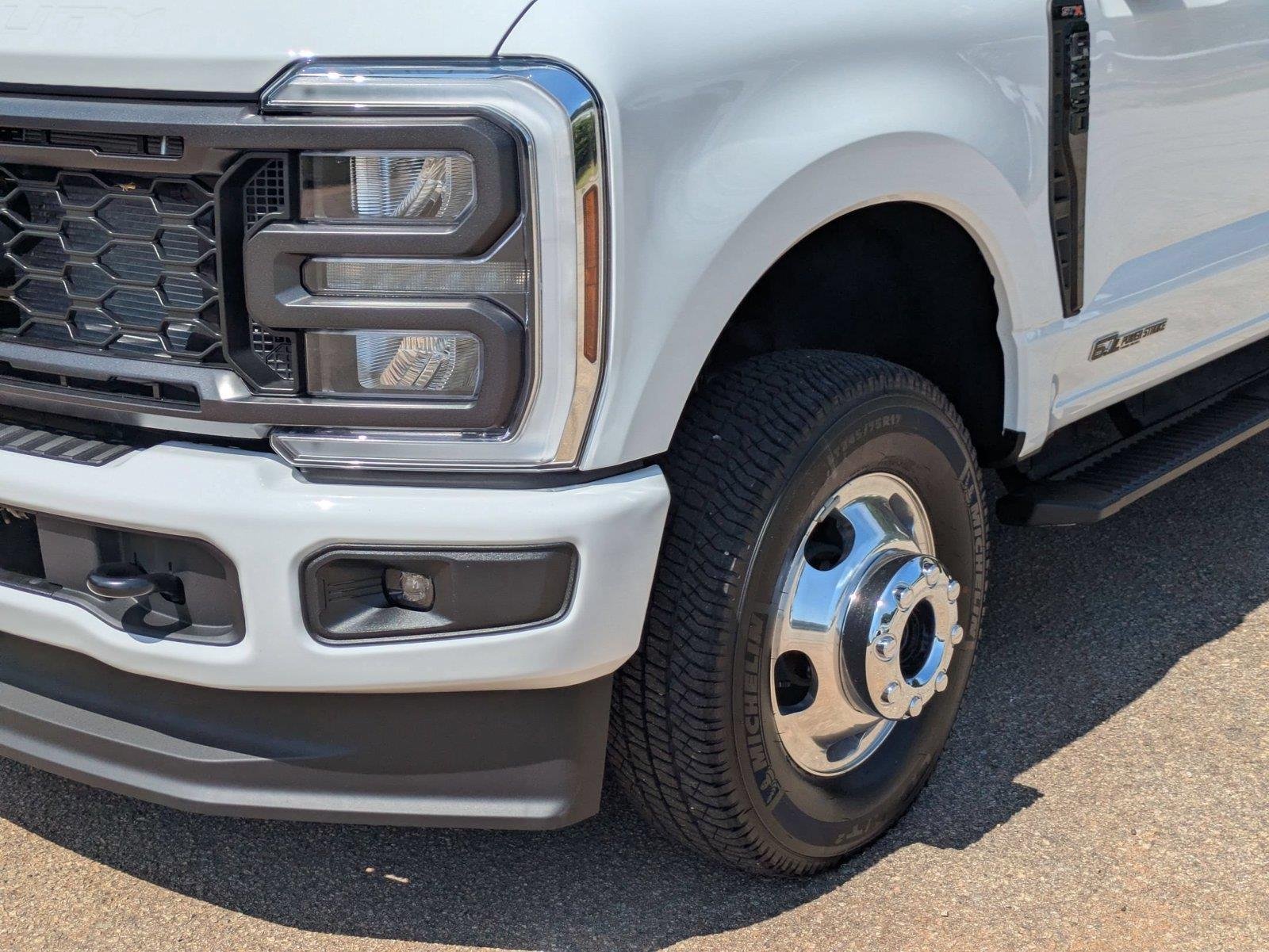 New 2026 Oxford White Ford F-350® XL image 9