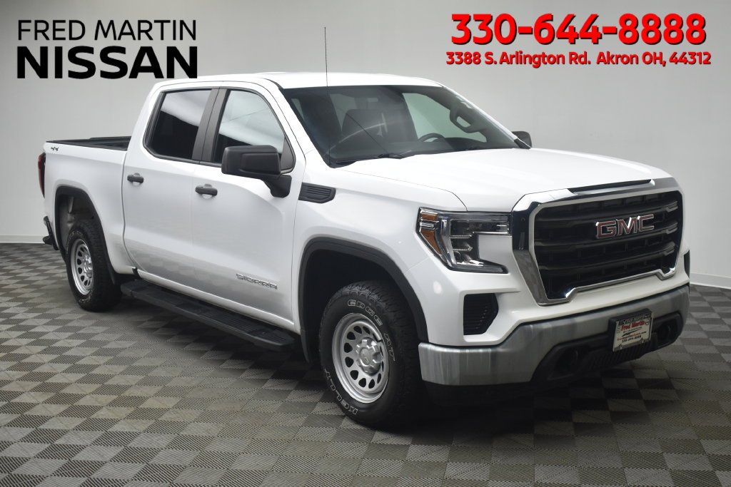 Used 2019 White GMC Base image 1