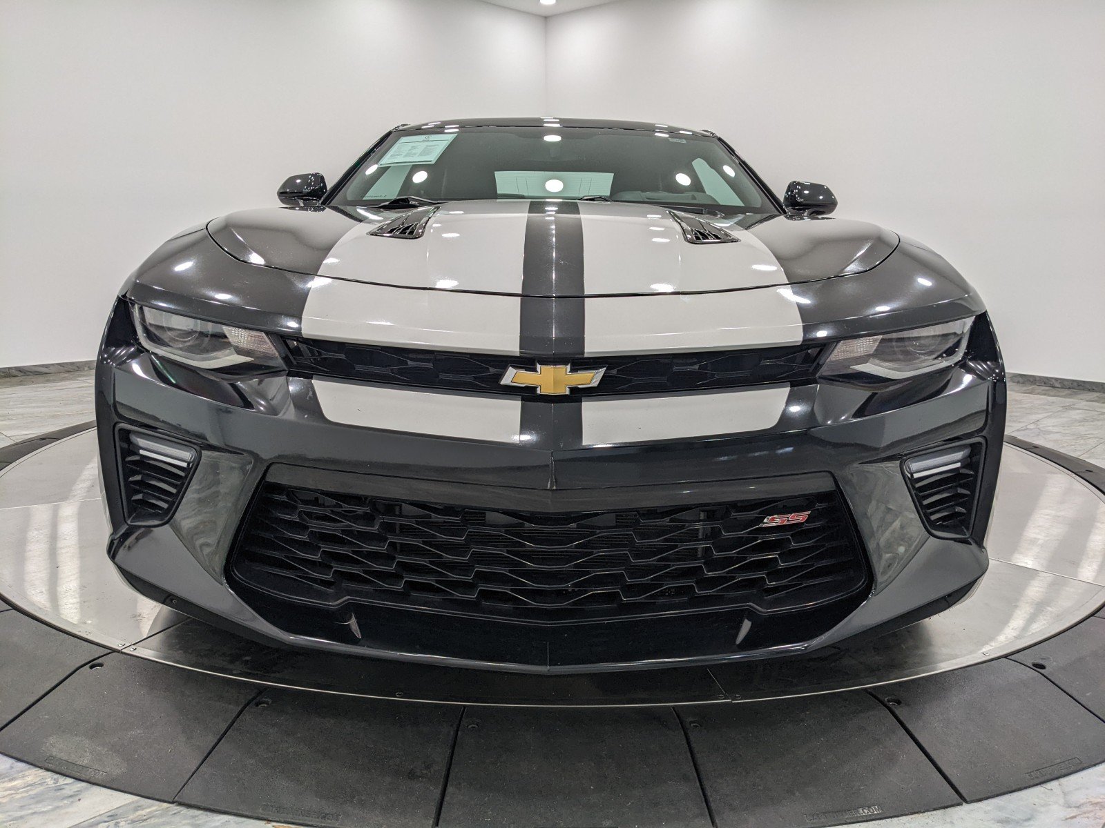 2016 Chevrolet Camaro 2SS photo 2