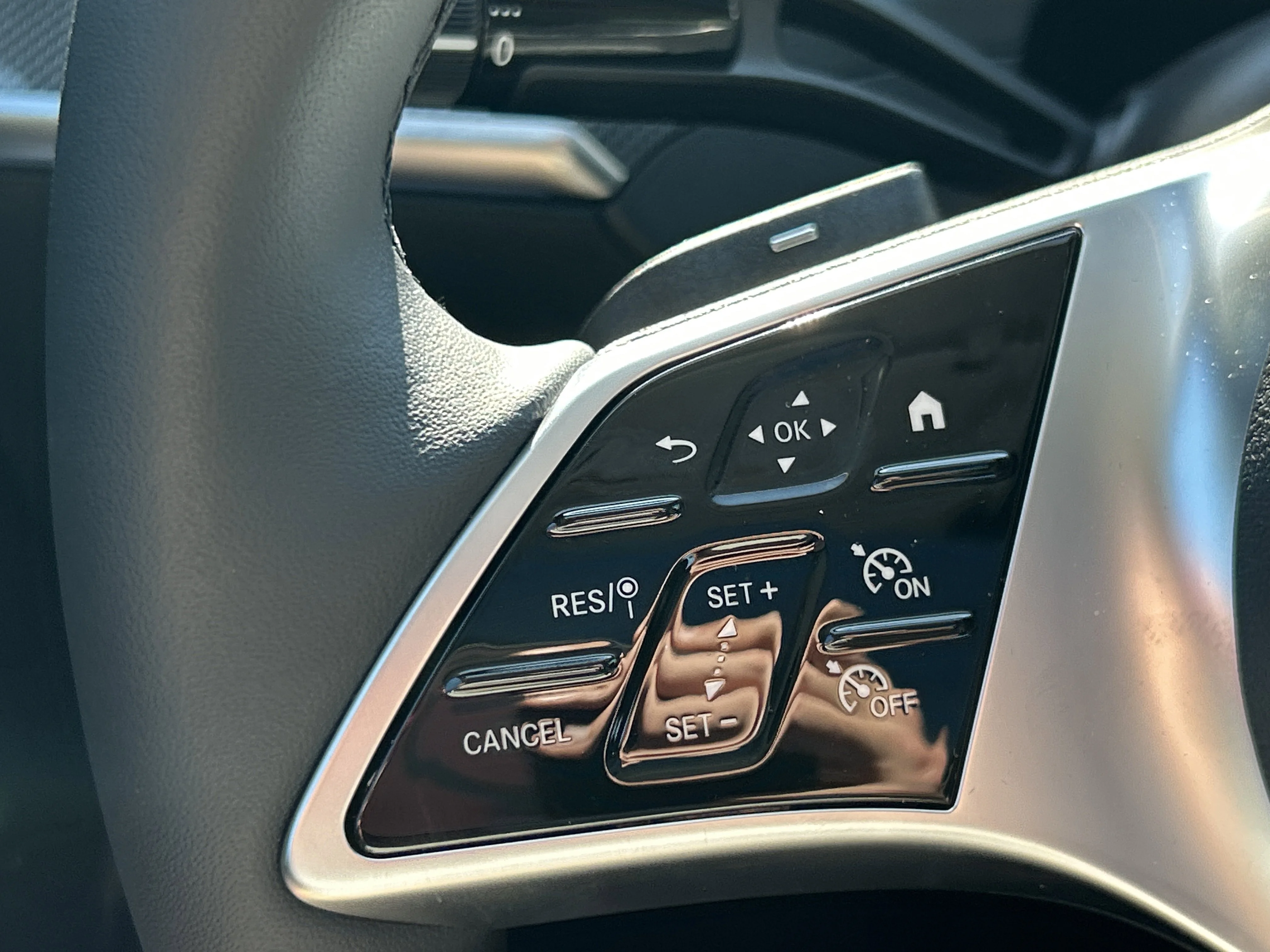 New 2026 Polar White Mercedes-Benz C 300 4MATIC® Sedan image 26