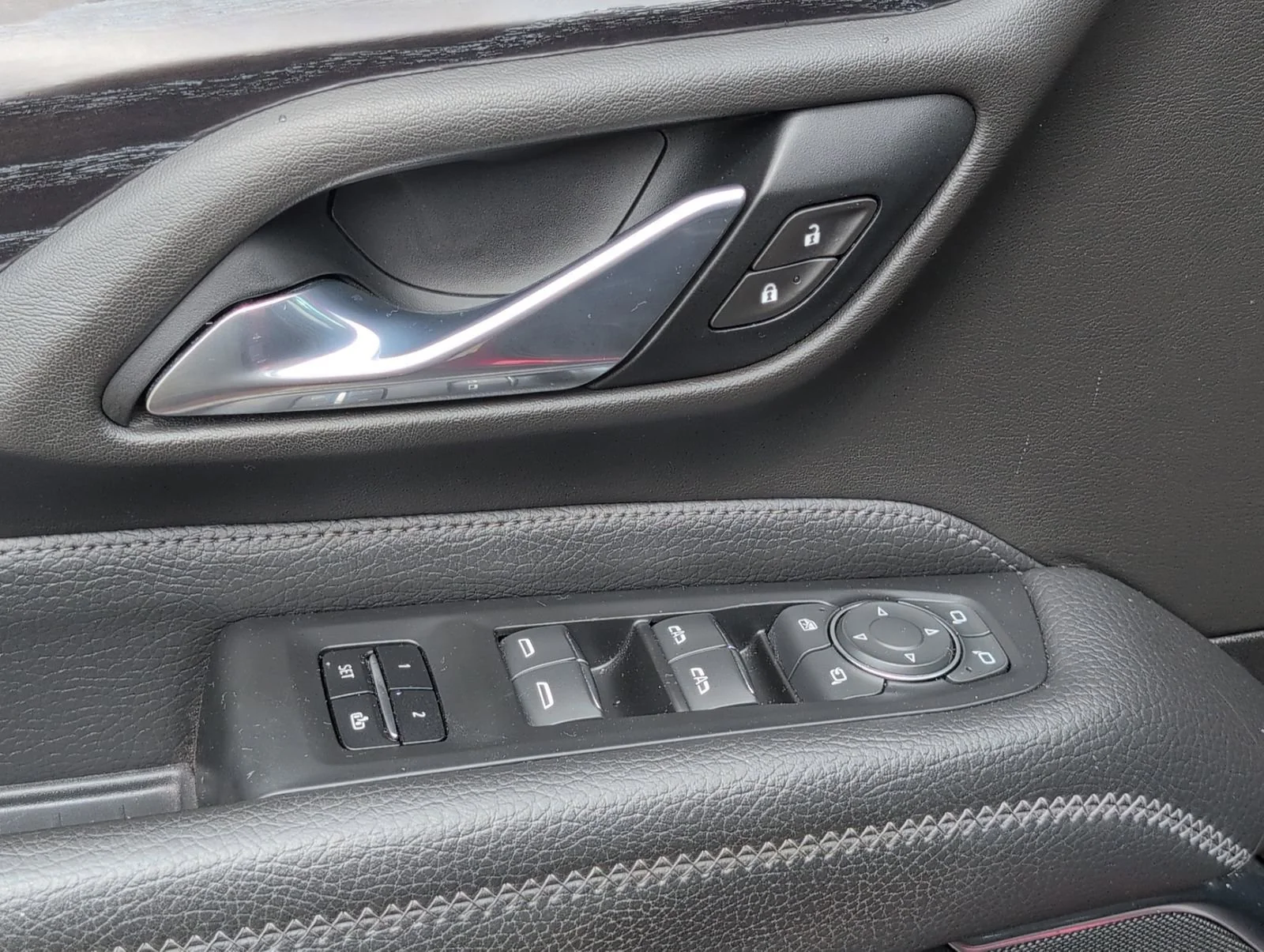 Used 2021 CAYENNE RED TINTCOAT GMC Denali image 16