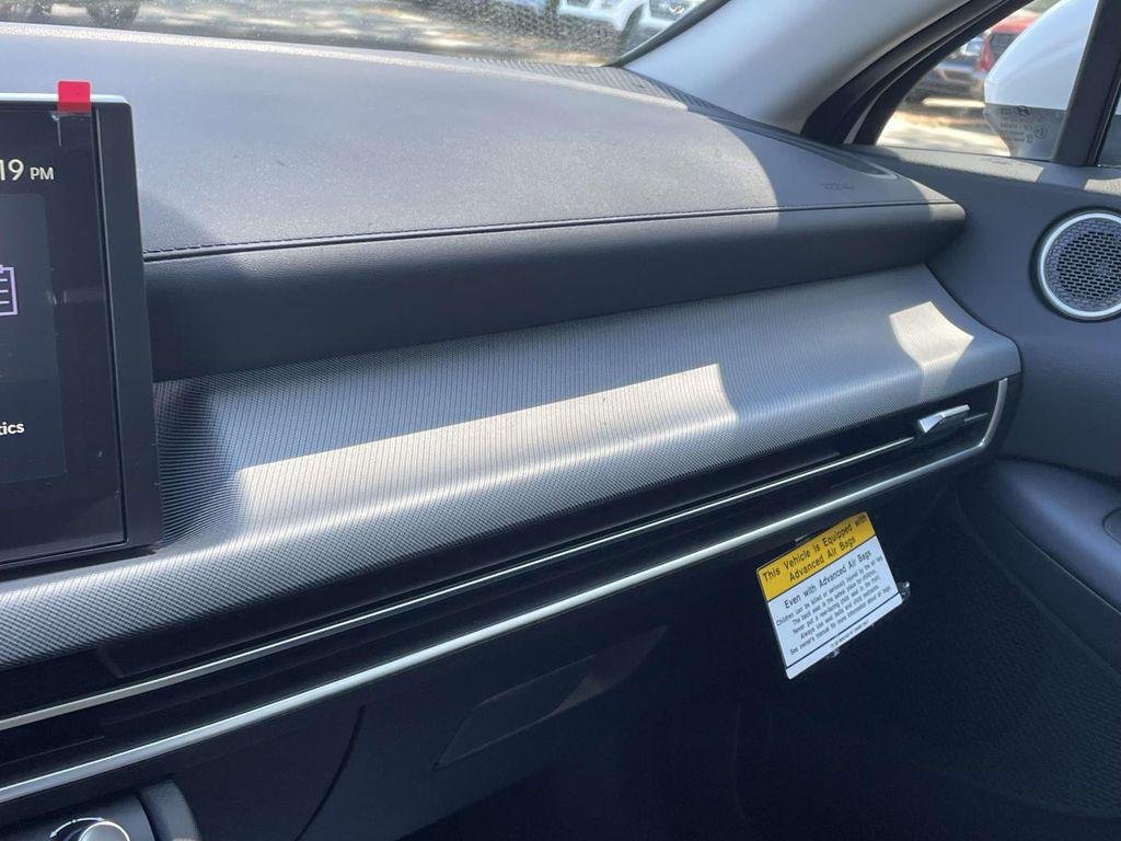New 2026 White Hyundai SE image 30