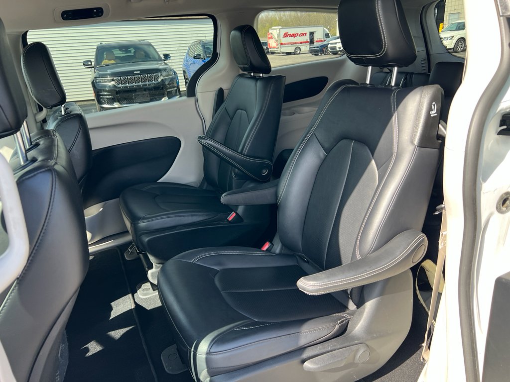 2024 Chrysler Pacifica PHEV Select - Photo 14