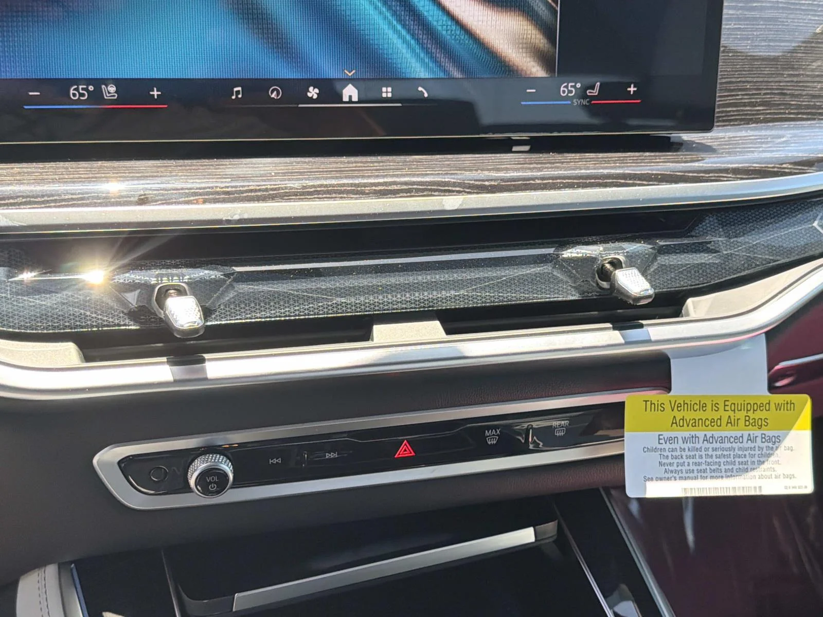 New 2026 Mineral White Metallic BMW xDrive50e Plug-In Hybrid image 24