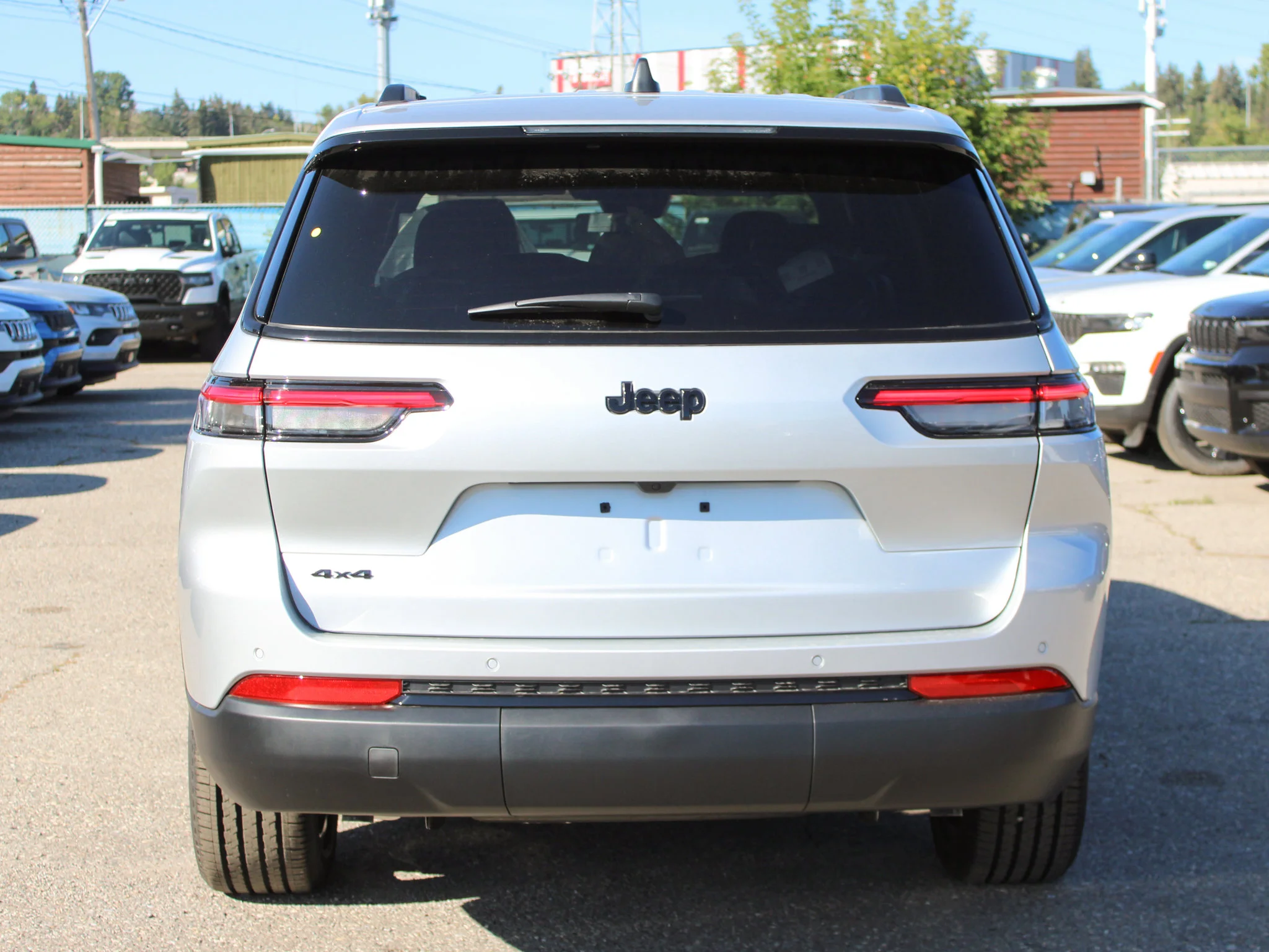 Used 2025 Silver Jeep Altitude* 4x4, Sunroof, Heated Leather, Remote Start image 4