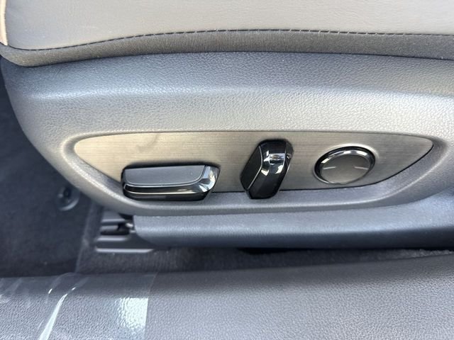 2025 Lexus ES 350 - Photo 12