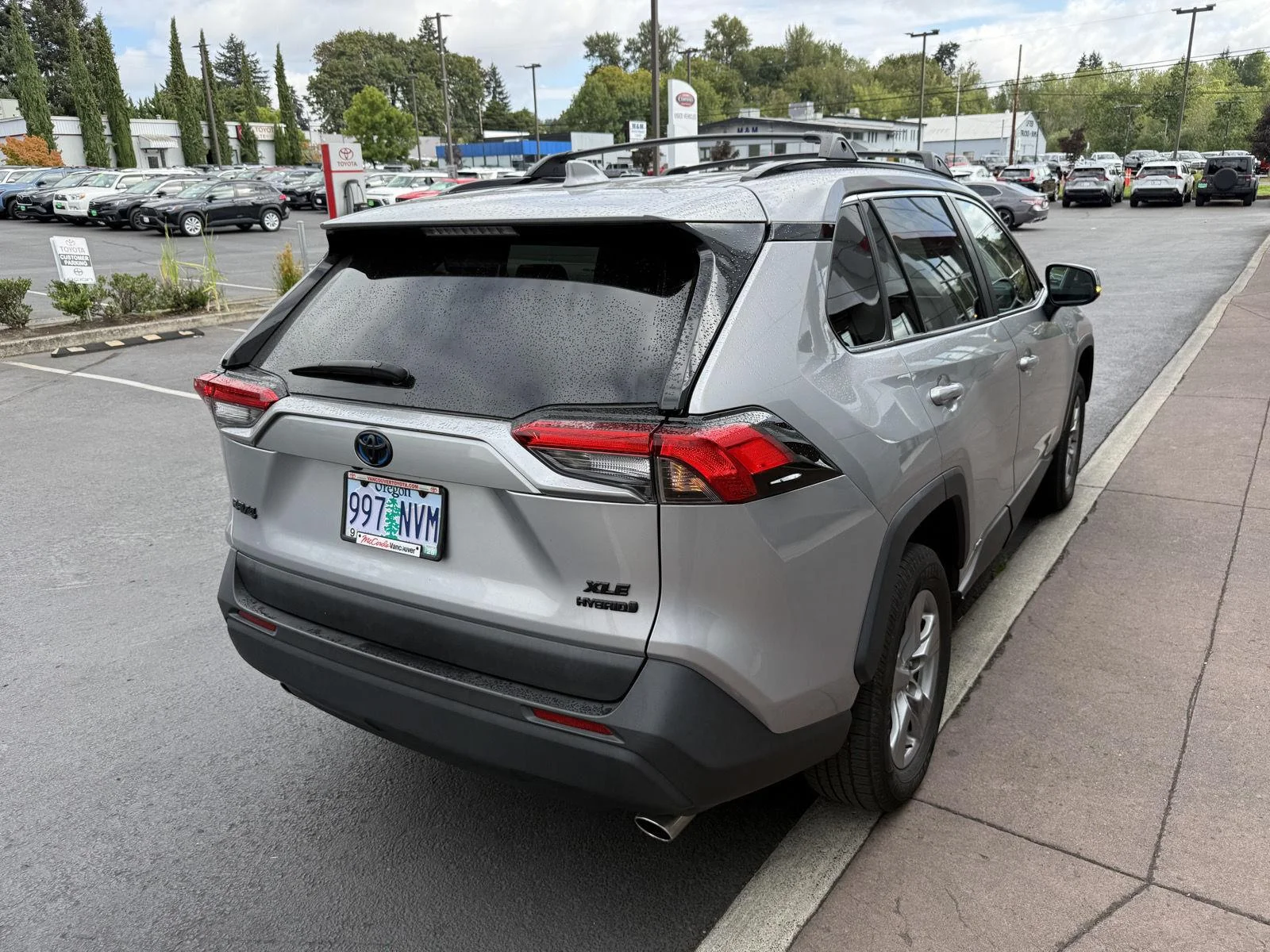Used 2022 Silver Sky Metallic Toyota Hybrid XLE image 5
