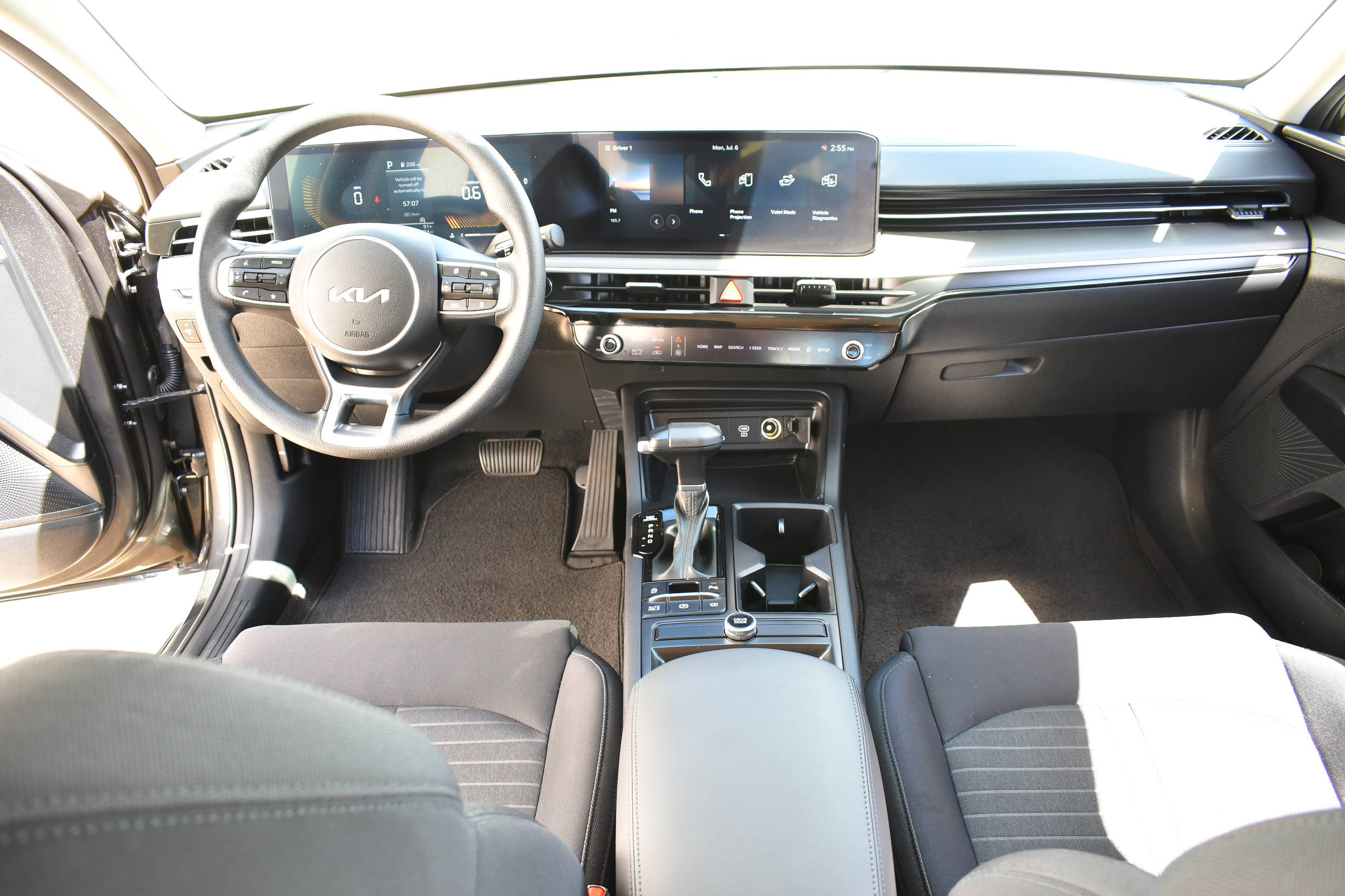 2025 Kia K5 LXS - Photo 14