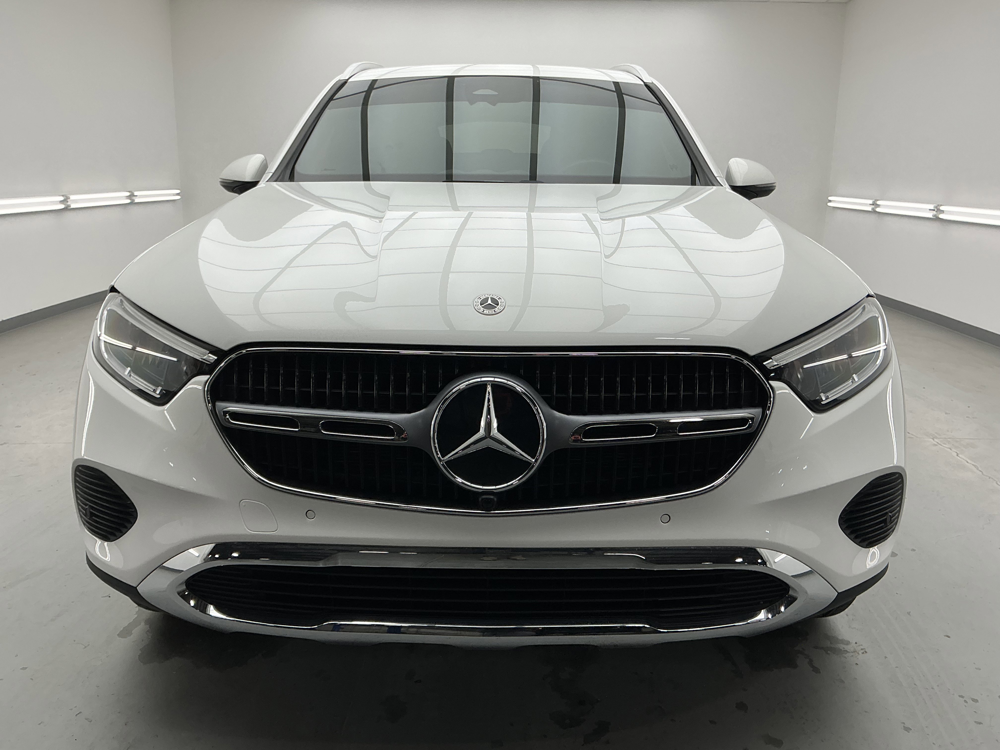 Used 2024 White Mercedes-Benz GLC 300 image 2