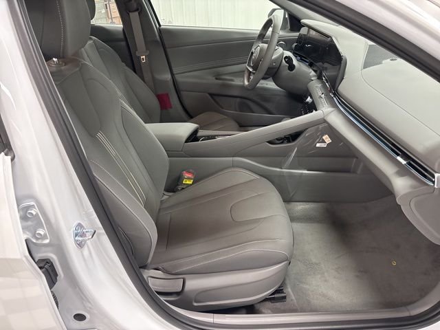 2025 Hyundai Elantra SEL - Photo 24